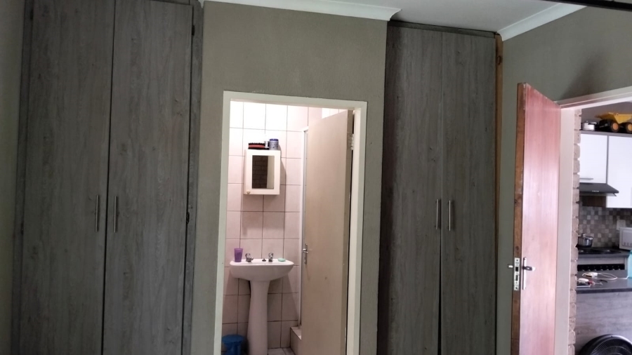 1 Bedroom Property for Sale in Rustenburg Central North West